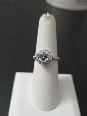 Watch Video / 14K Gold Assher Cut Solitaire Halo Ring